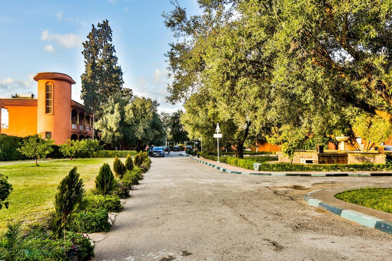 Complexe El Bassatine Beni Mellal Exterior foto