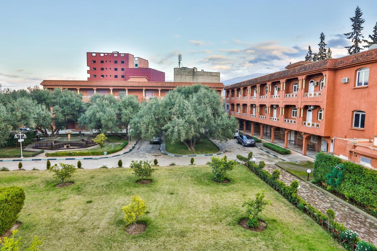 Complexe El Bassatine Beni Mellal Exterior foto